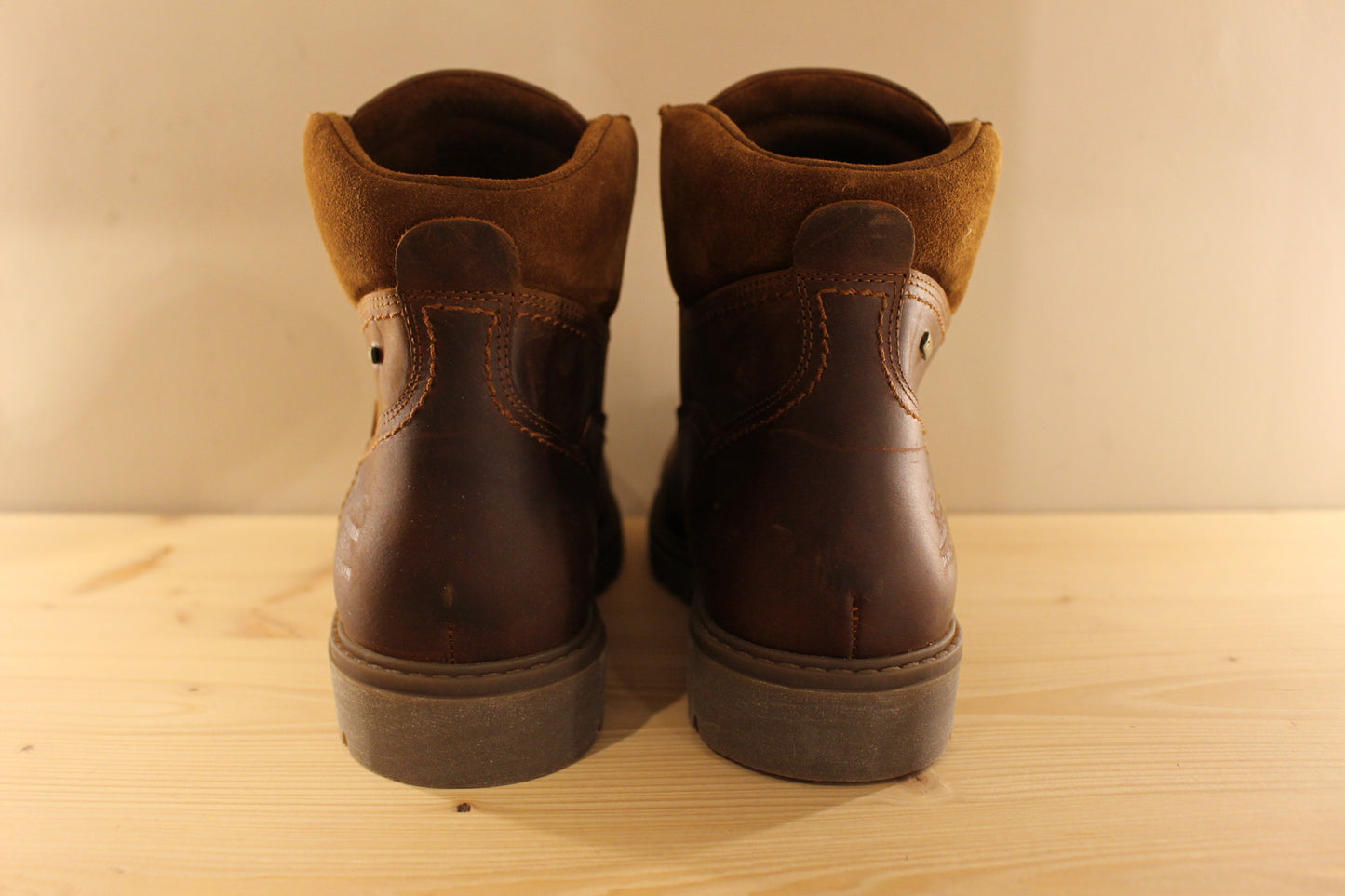 Bottines PANAMA JACK - Panama Amur gore-tex. Fabrication Espagnole. Bottines d'hiver pour hommes en cuir gras de couleur marron. Cuir traité waterproof. Bottines doublées en Gore-tex.