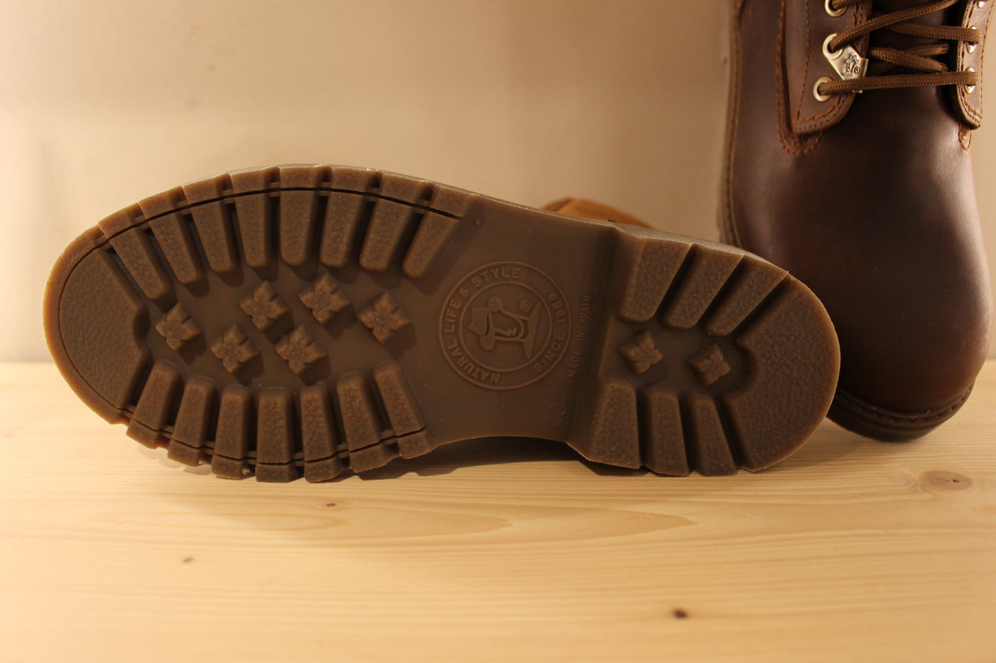 Bottines PANAMA JACK - Panama Amur gore-tex. Fabrication Espagnole. Bottines d'hiver pour hommes en cuir gras de couleur marron. Cuir traité waterproof. Bottines doublées en Gore-tex.