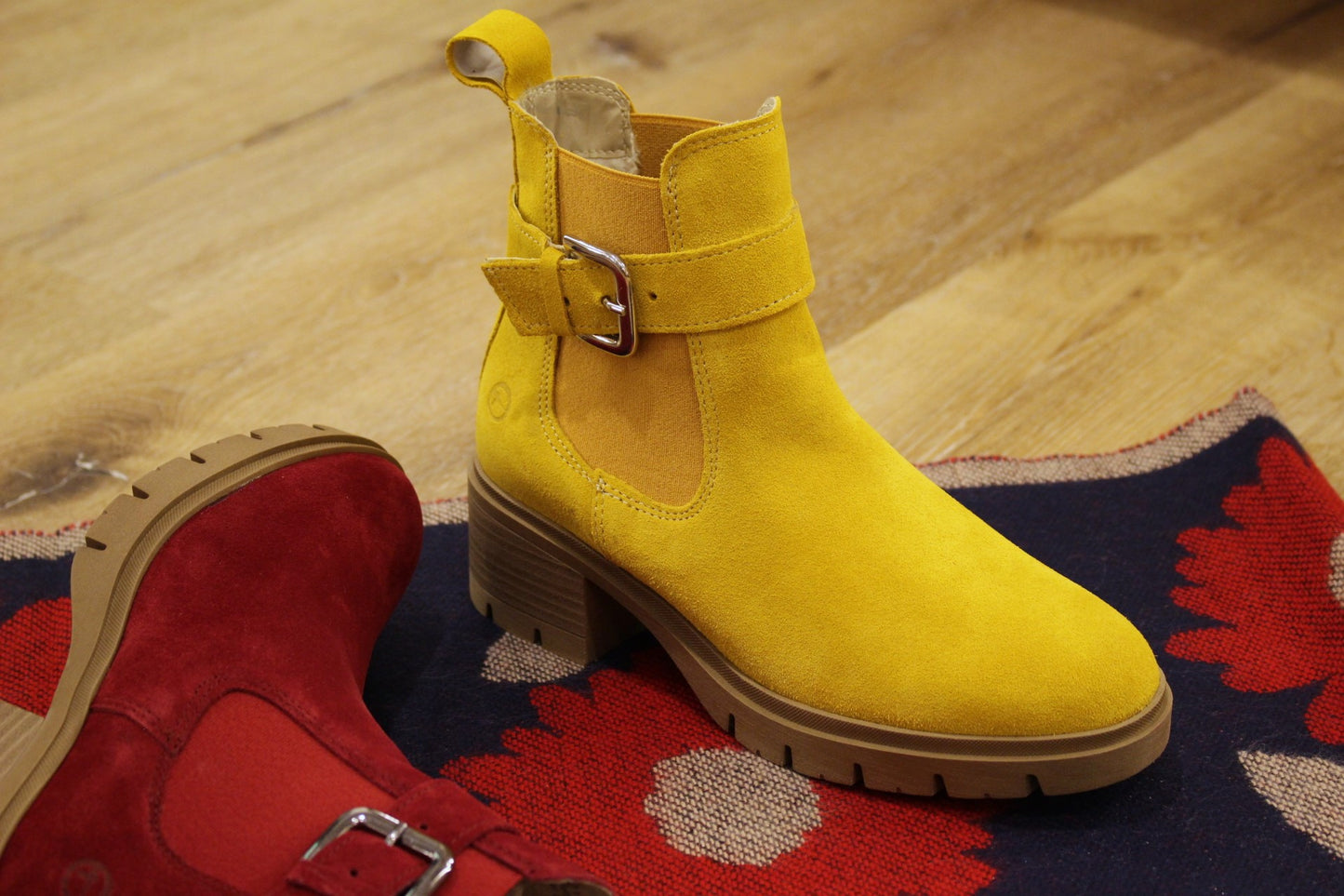 Bottines cuir velours jaune ou rouge doublées chaud TAMARIS