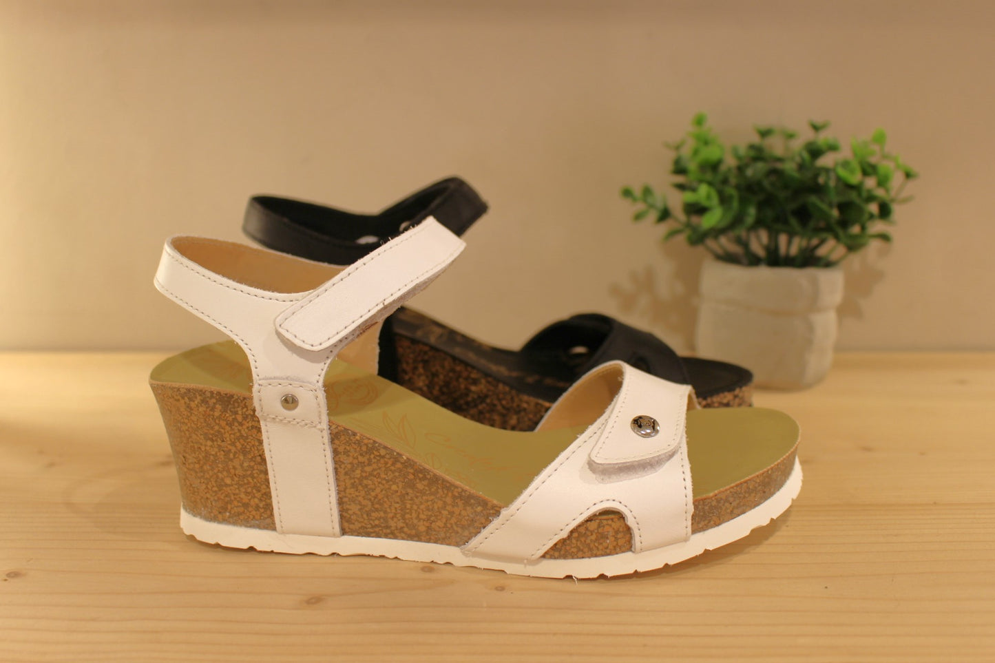 Sandale Panama Jack en cuir blanc ou noir très confortable