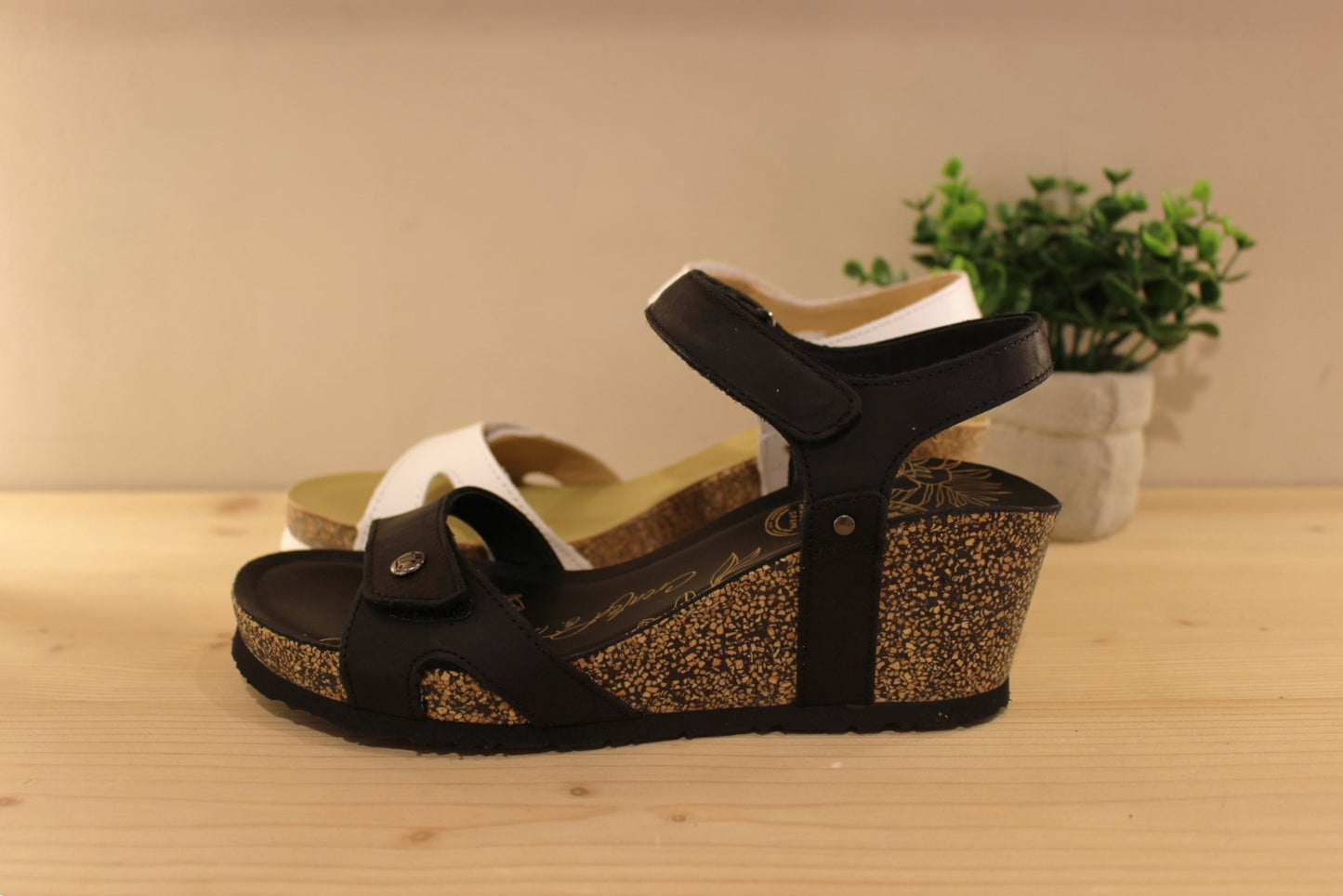 Sandale Panama Jack en cuir blanc ou noir très confortable