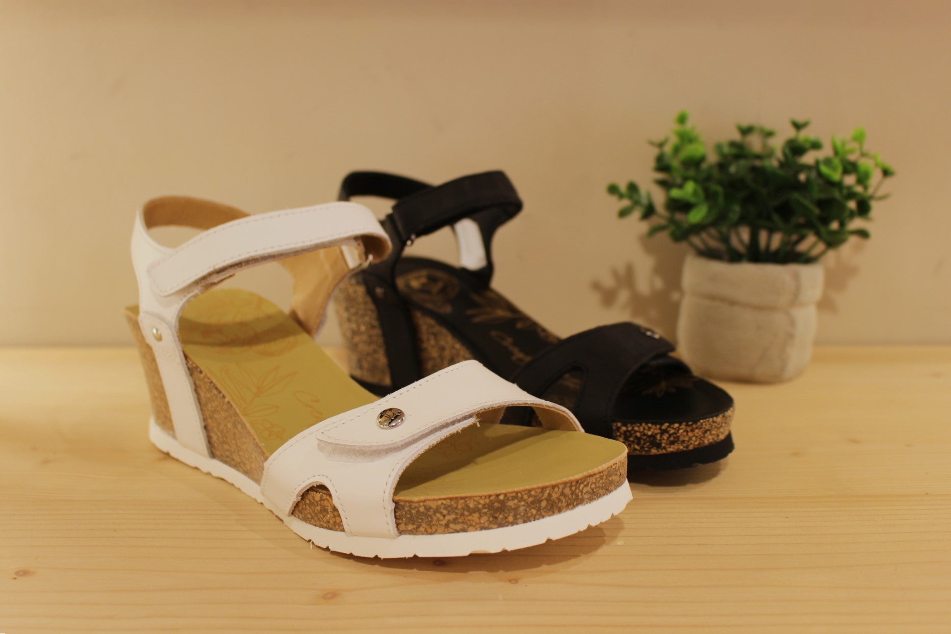 Sandale Panama Jack en cuir blanc ou noir très confortable