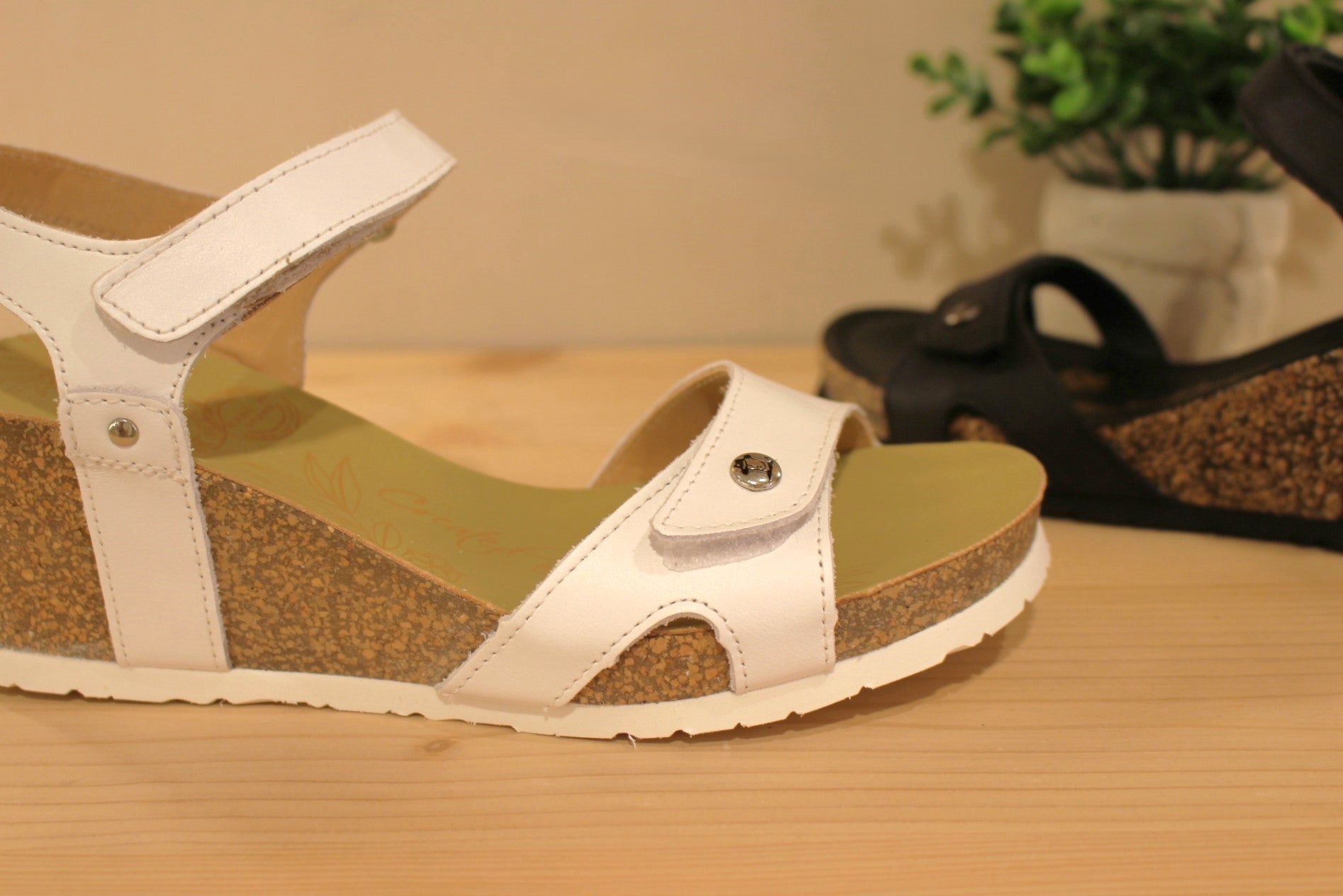 Sandale Panama Jack en cuir blanc ou noir très confortable