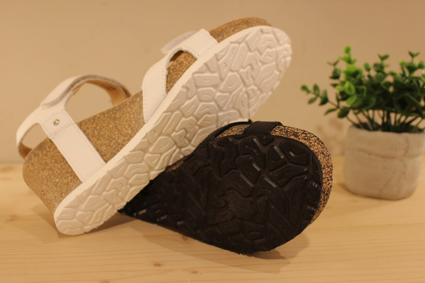 Sandale Panama Jack en cuir blanc ou noir très confortable