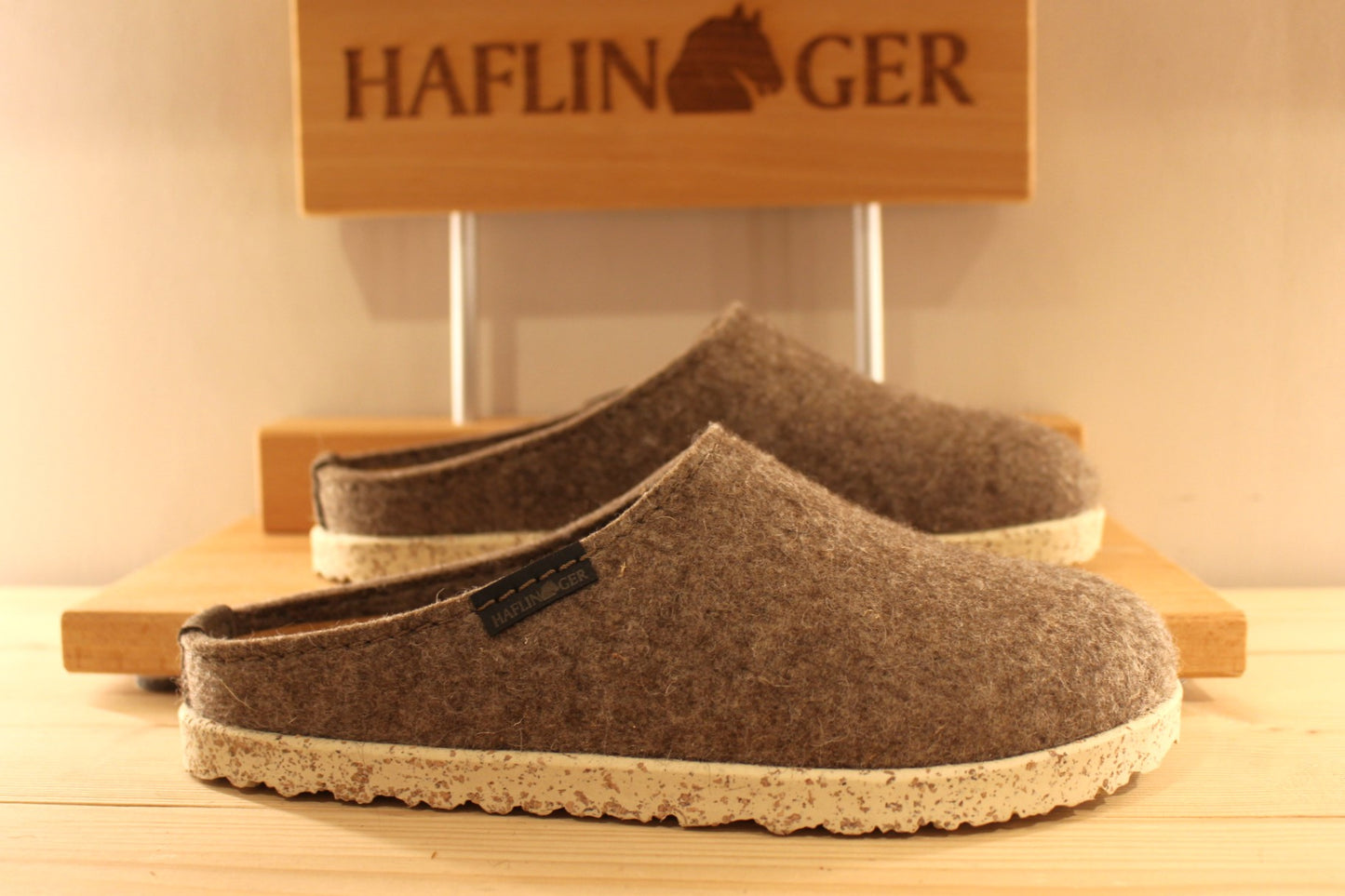 Chausson femme ou homme en pur laine et semelle anatomique et amovible HAFLINGER