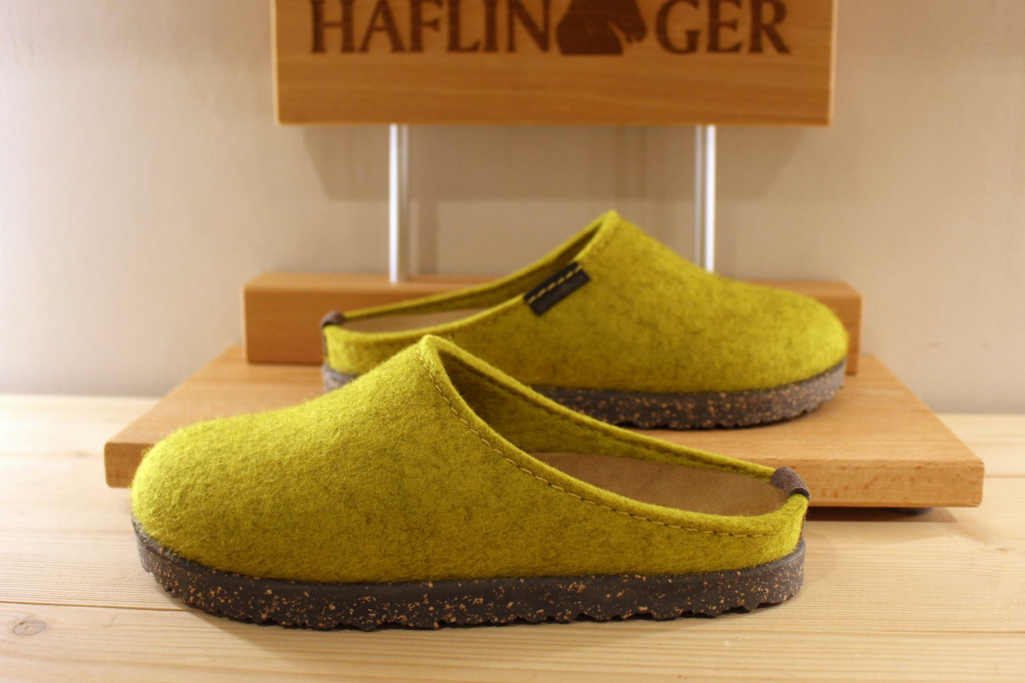 Chausson femme ou homme en pur laine et semelle anatomique et amovible HAFLINGER