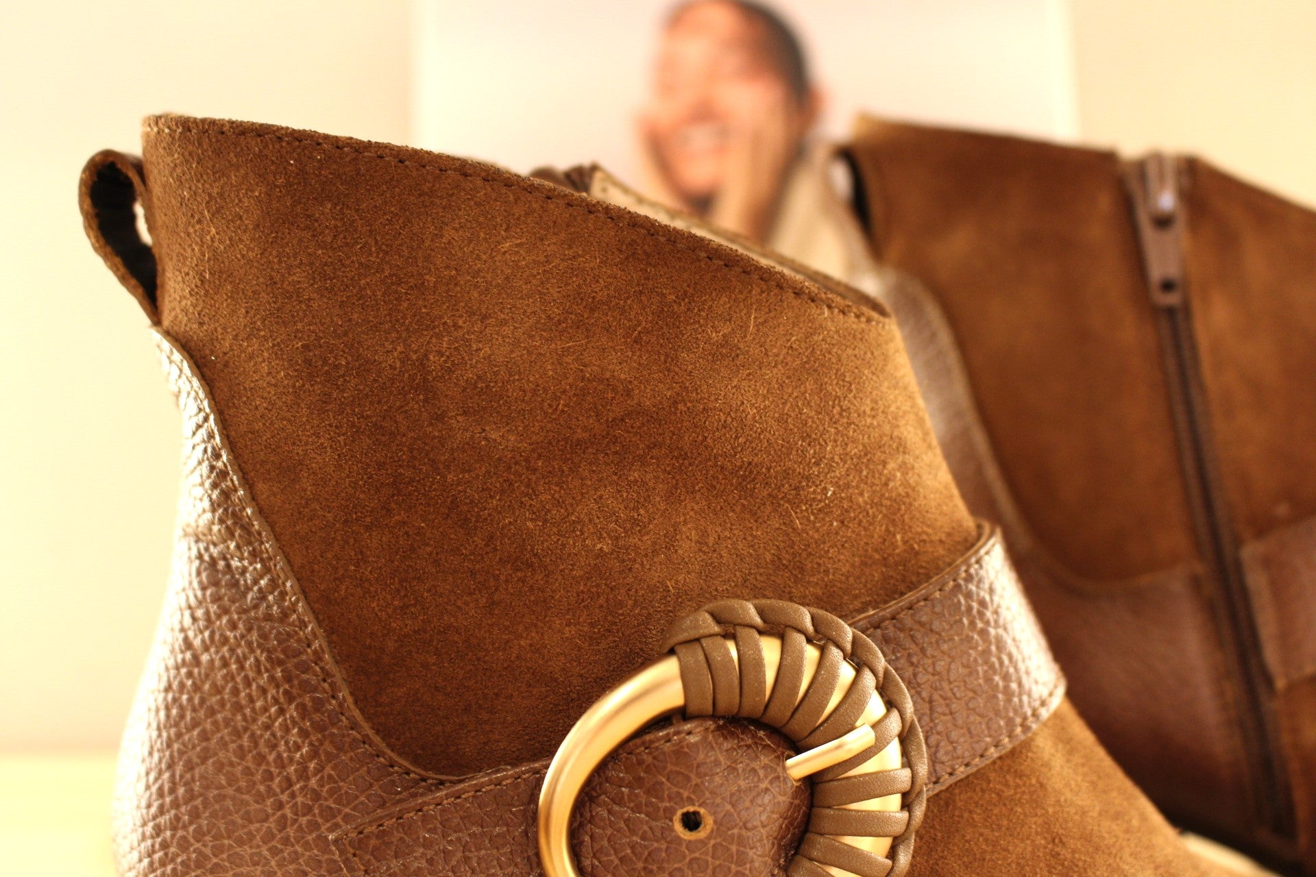 Bottine HISPANITAS en cuir velours noisette petit talon 
