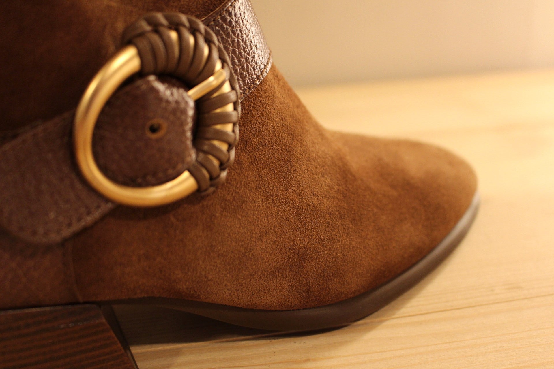 Bottine HISPANITAS en cuir velours noisette petit talon 
