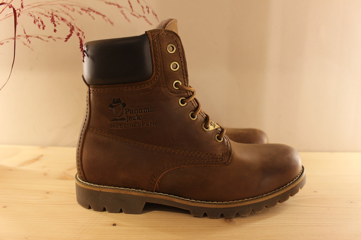 Bottines PANAMA JACK pour hommes, en cuir gras de couleur marron. Cuir traité waterproof. Chaussures doublées mouton.