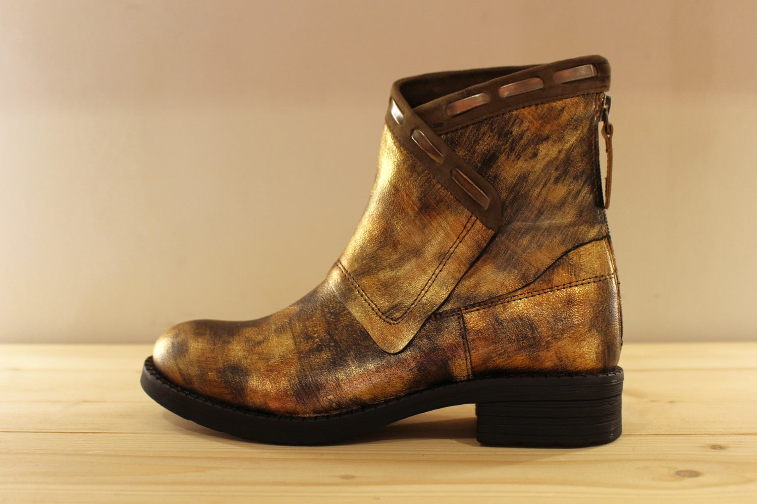 Bottines métallisées cuivre avec semelle amovible et zip arrière CASTA fabrication portugaise 