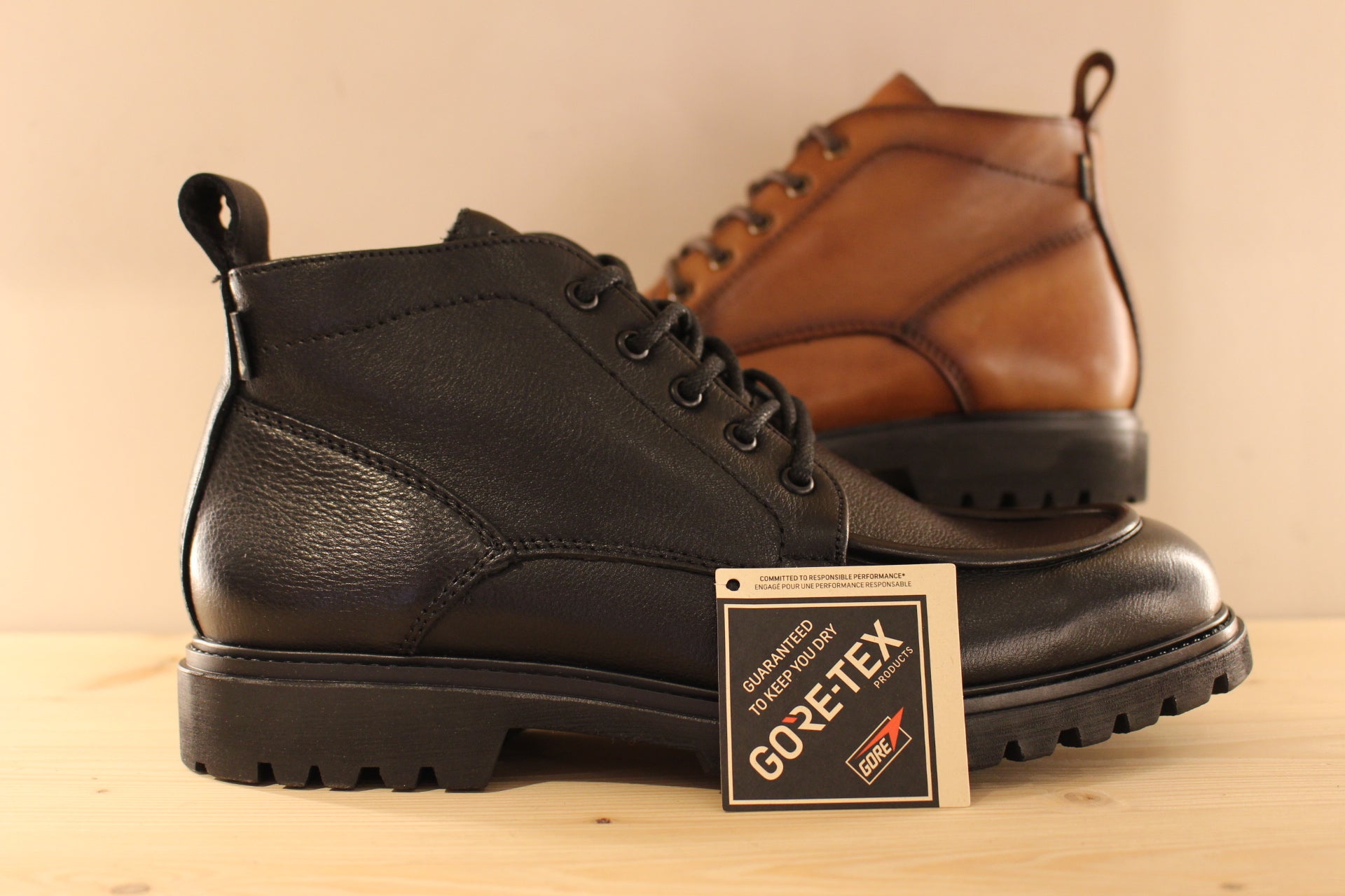 Bottines à lacet en cuir noir ou cognac et membrane Gore-tex LLOYD