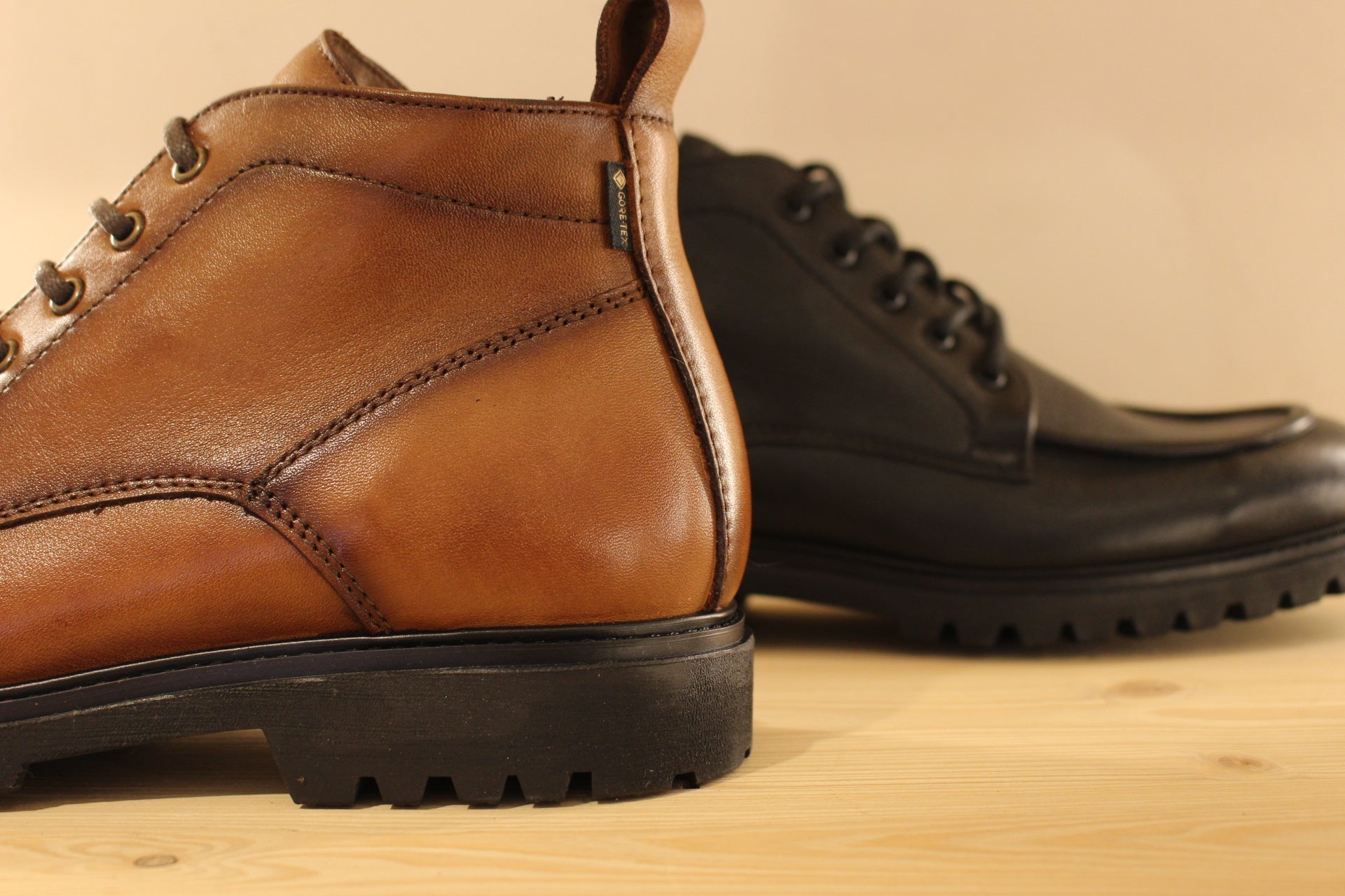 Bottines à lacet en cuir noir ou cognac et membrane Gore-tex LLOYD