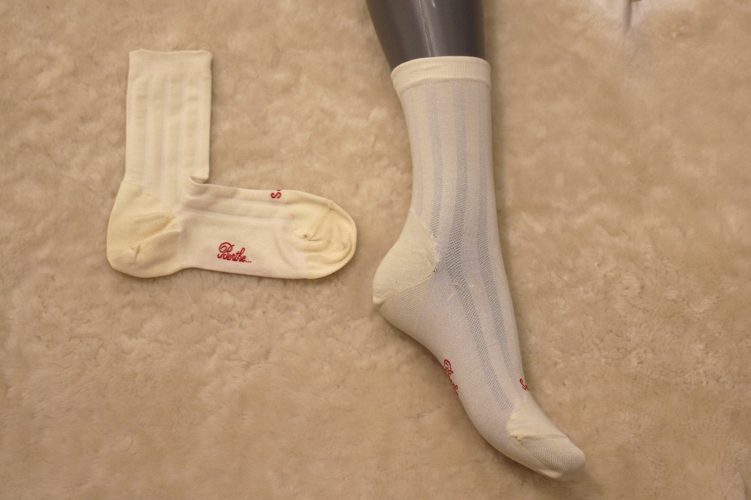 Chaussettes BERTHE AUX GRANDS PIEDS. Fabrication Française. Mi- chaussettes femme en soie et fil d'écosse