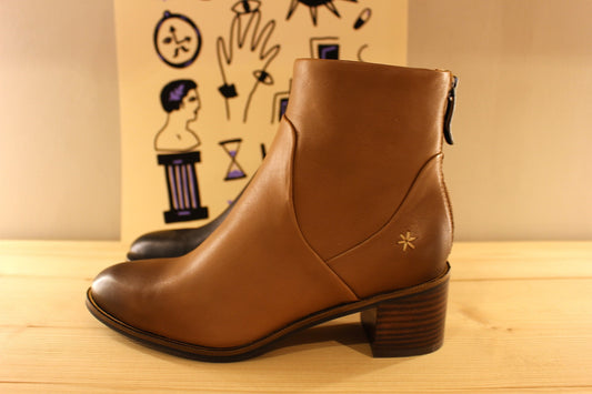 Bottine en cuir  taupe ou noir à talon très féminine MAMZELLE