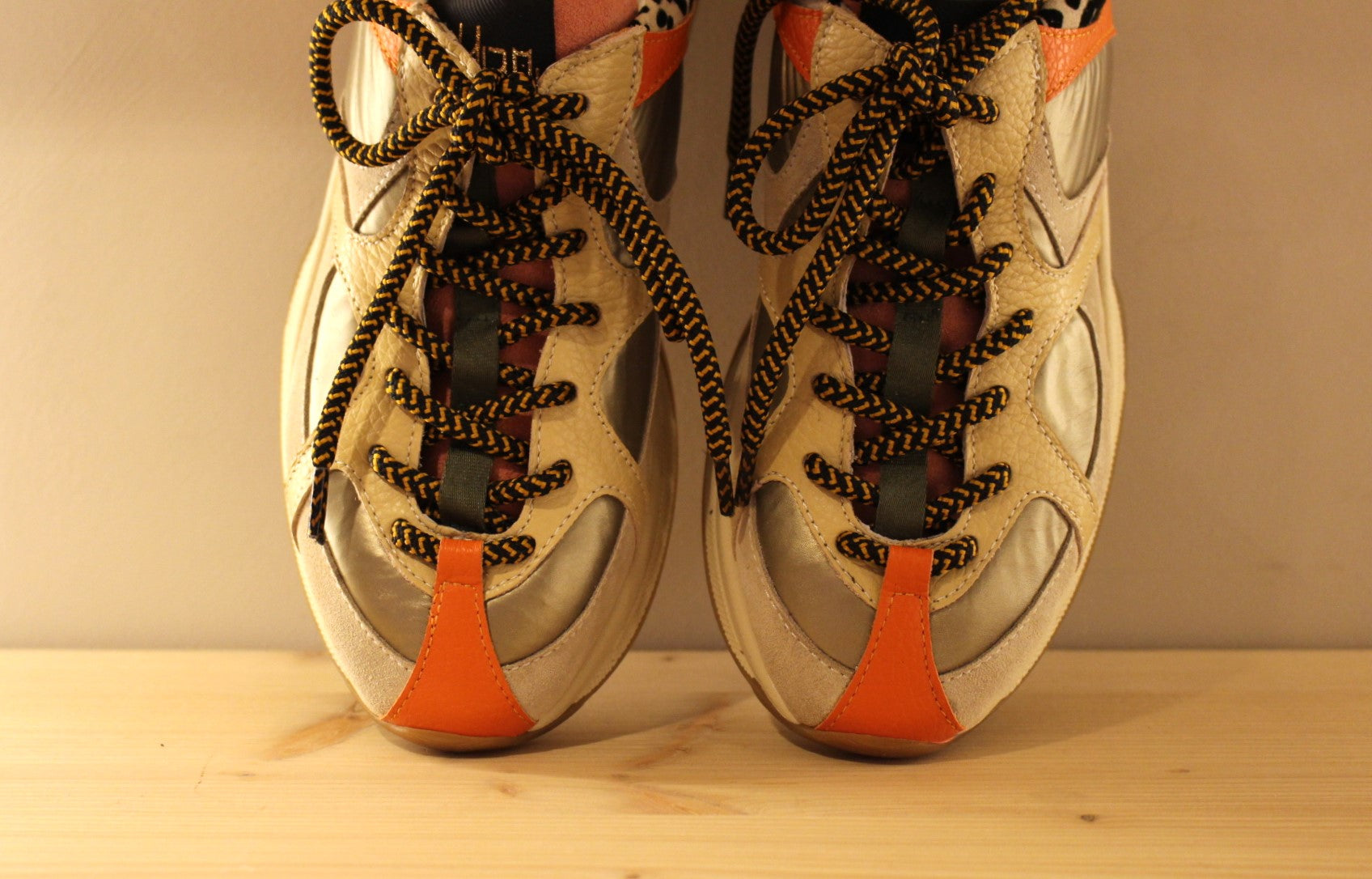 Basket cuir et nylon beige jaune et orange VADDIA