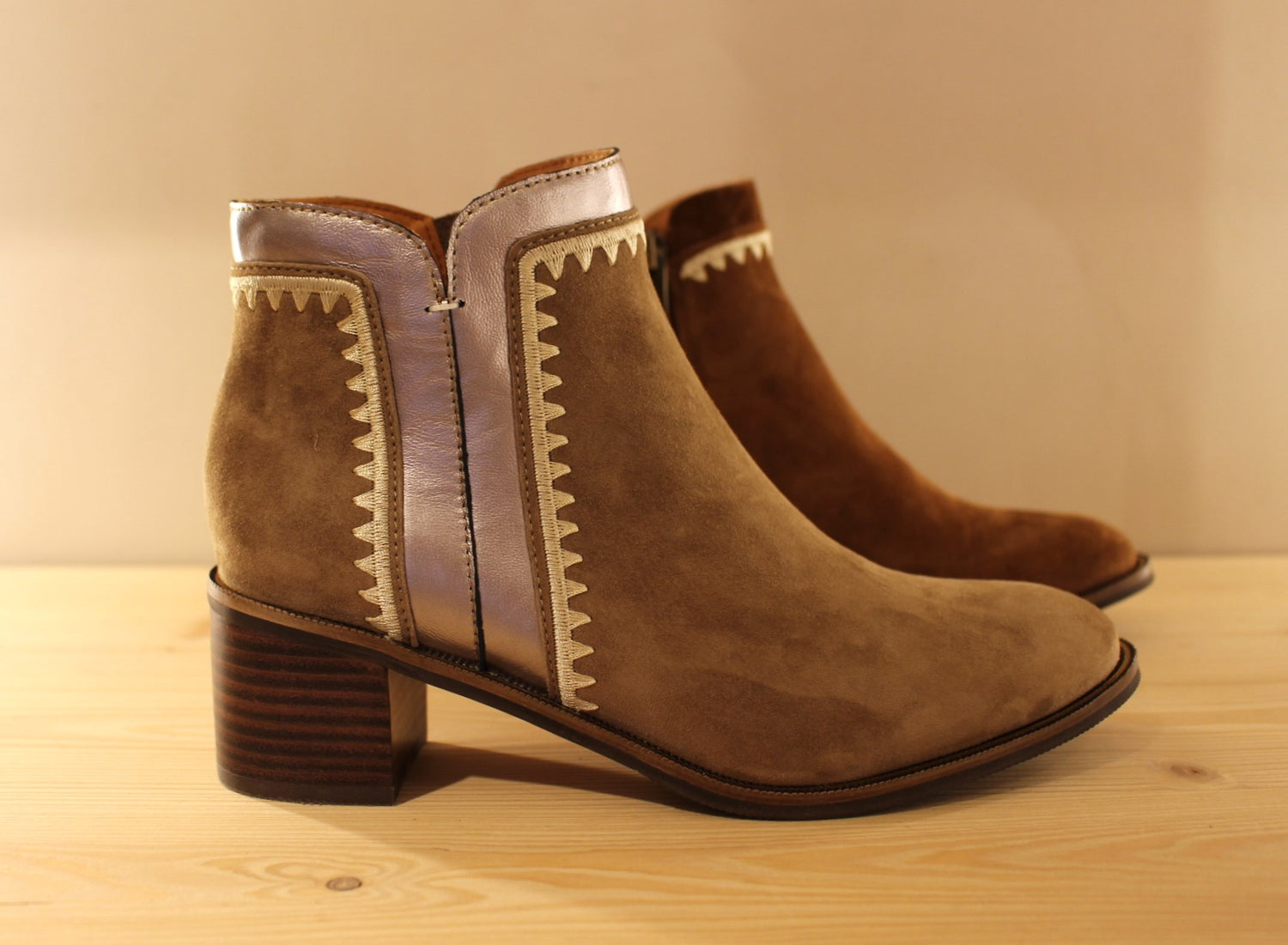Bottines velours et petit talon MAMZELLE