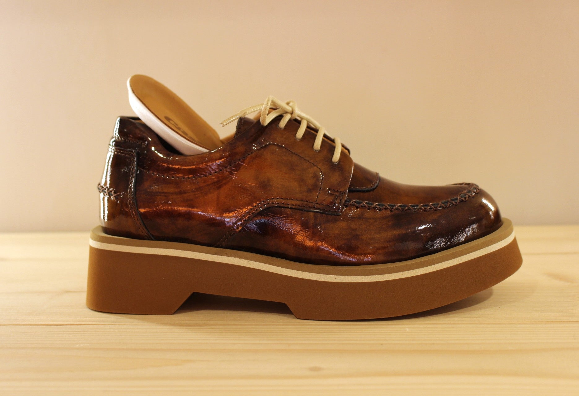 Derby cuir vernis  semelle interne amovible CASTA
