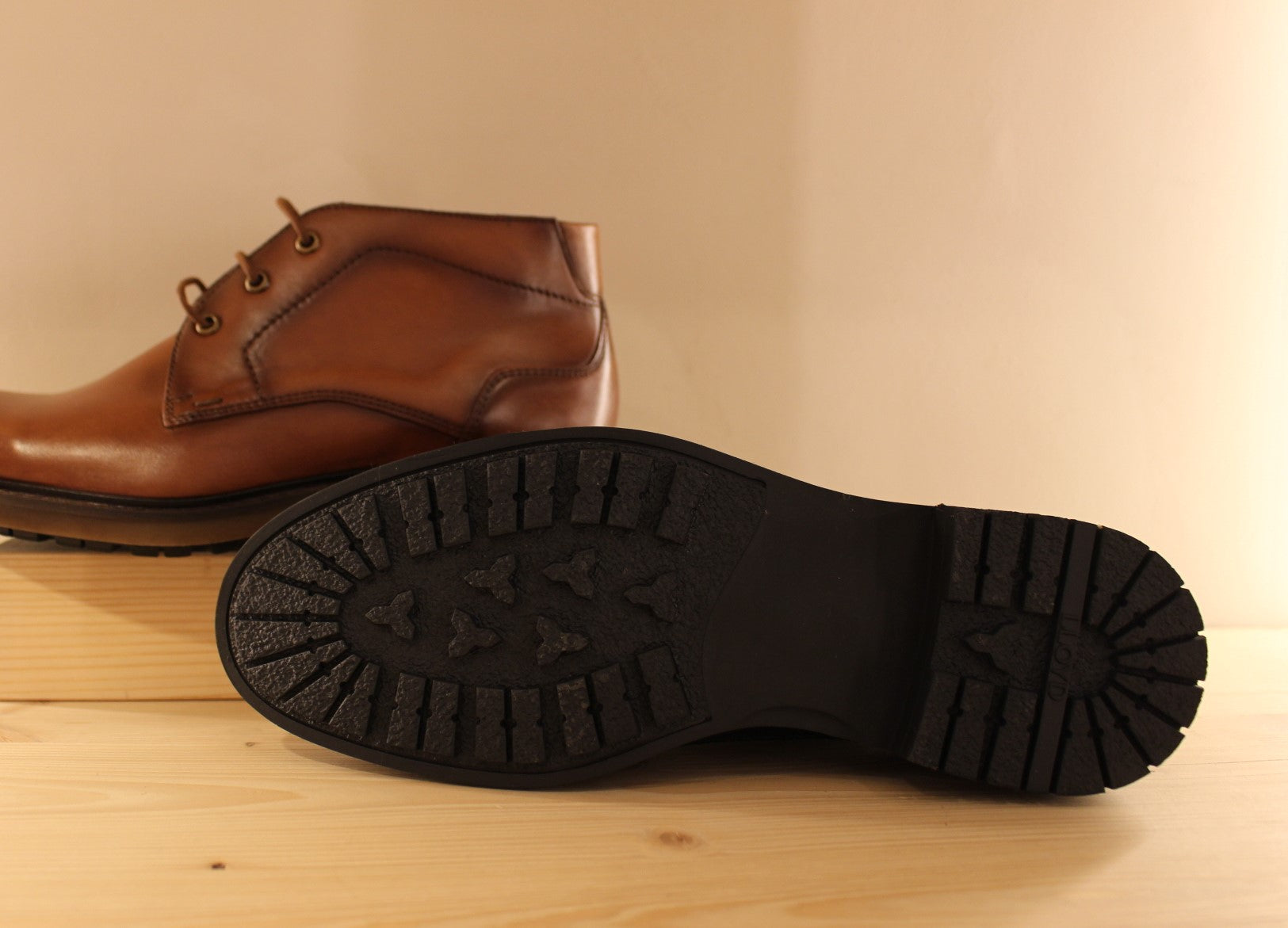 Bottines en cuir marron ou noir serrage lacet LLOYD