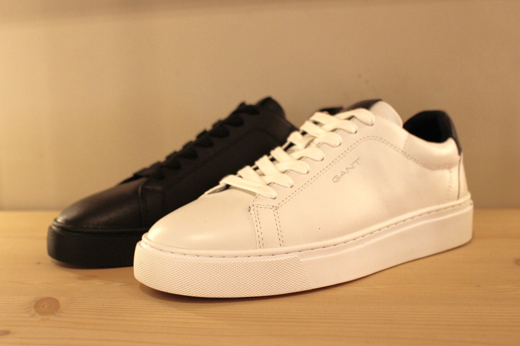 Basket homme en cuir noir ou blanc GANT