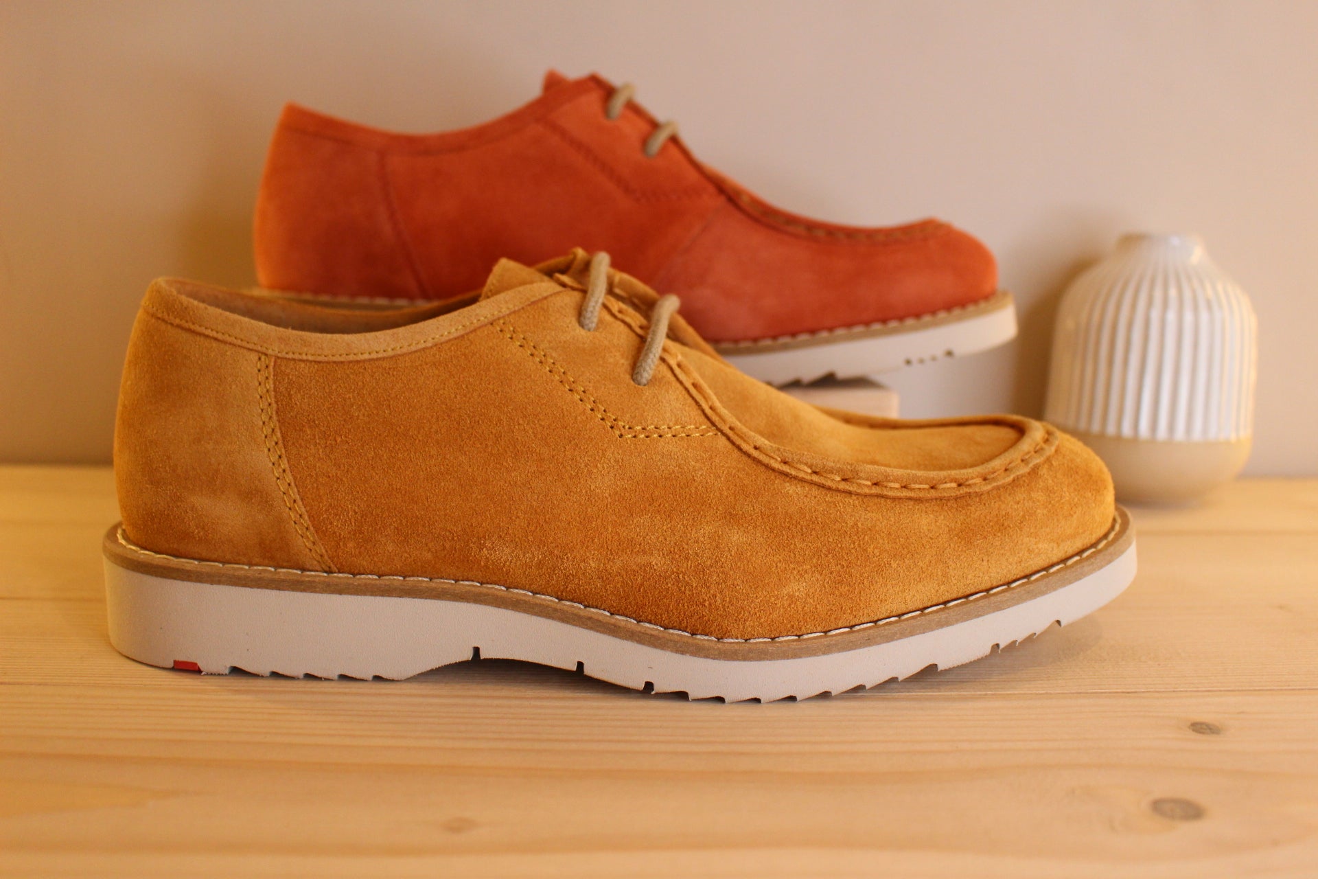 Chaussures sport chic pour homme cuir velours orange ou moutarde extra légère LLOYD