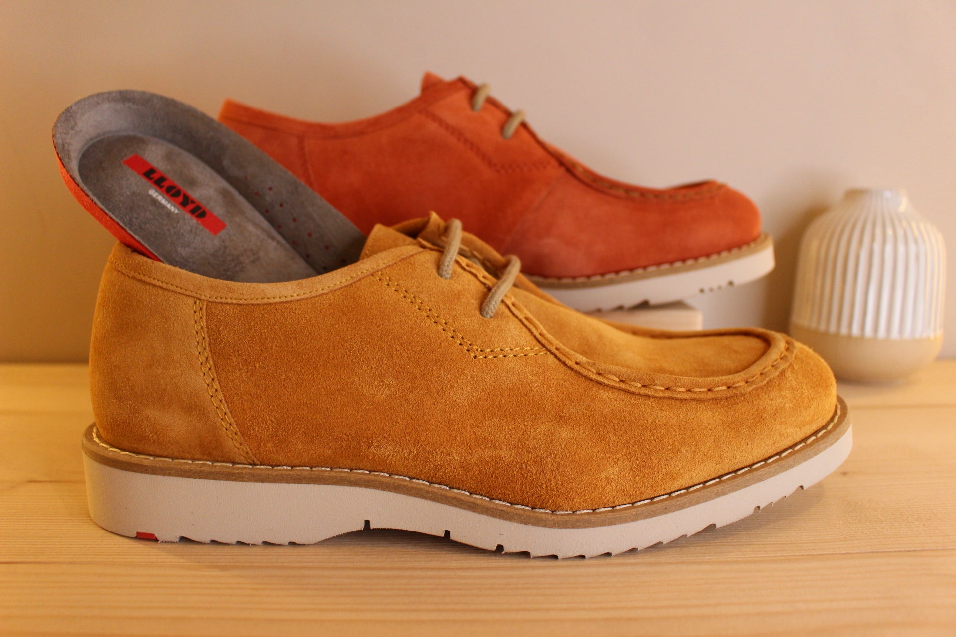Chaussures sport chic pour homme cuir velours orange ou moutarde extra légère LLOYD