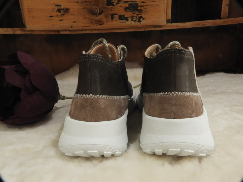Boots sneaker cuir gras beige et chocolat fabrication autrichienne THINK