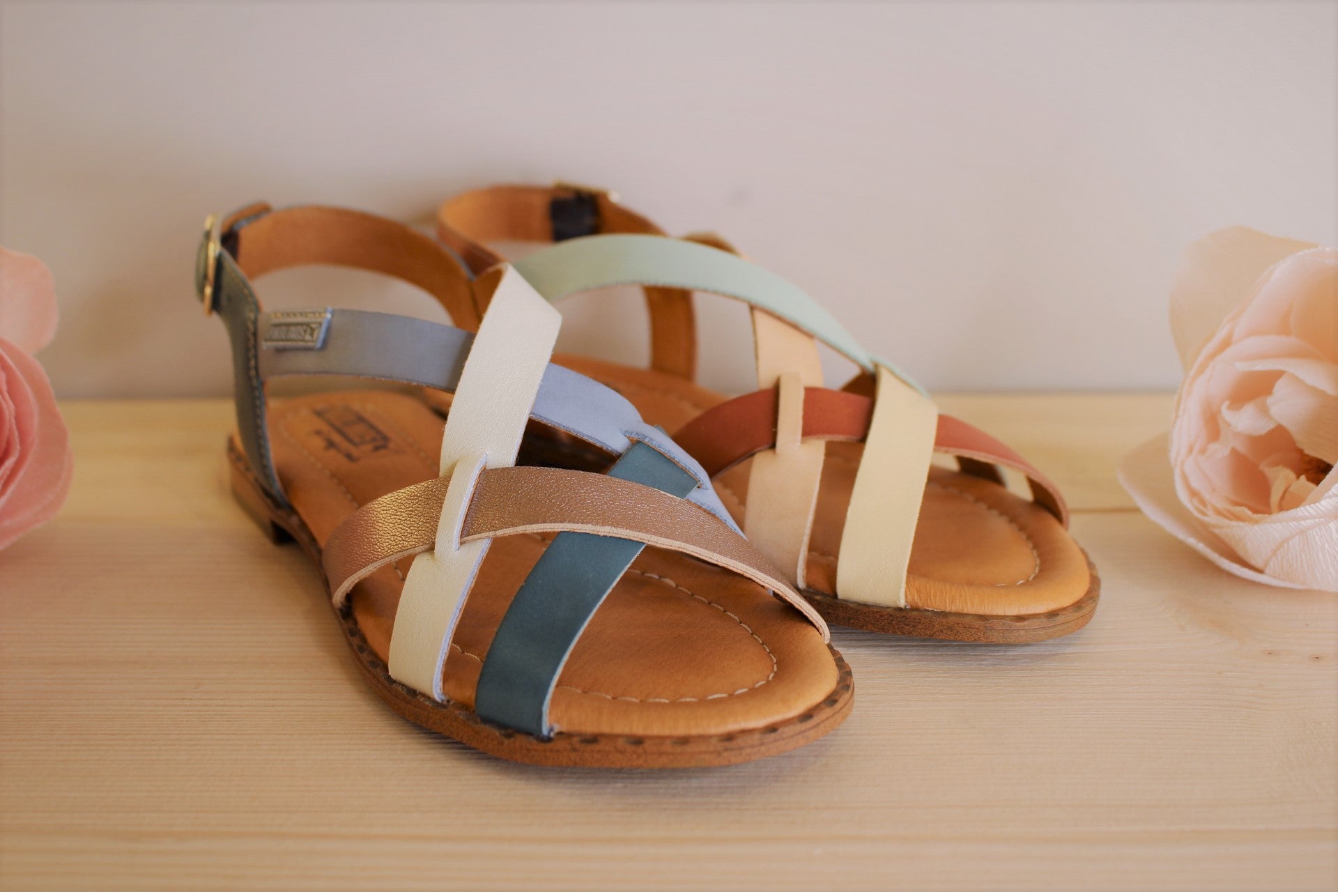 Sandales fines cuir mélange de couleur bleu ou brique PIKOLINOS